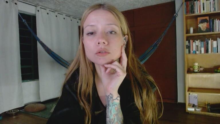 VicktoriaLou's Streamate show and profile