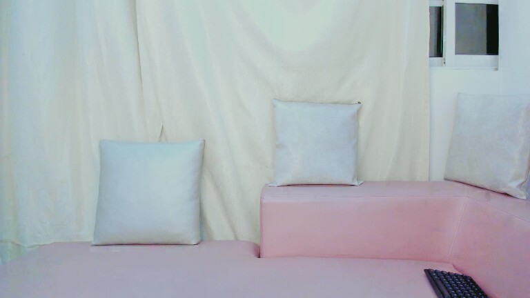 SophieLanne's Streamate show and profile