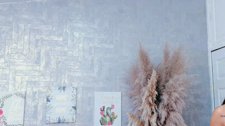 SaraBacker's Streamate show and profile