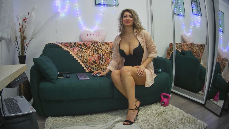 AKALYI's Streamate show and profile