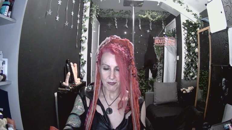 SkySparks's Streamate show and profile