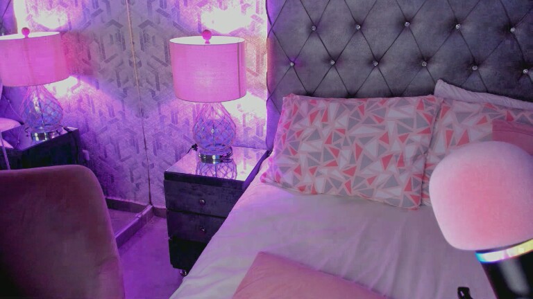 MaddieWaves's Streamate show and profile