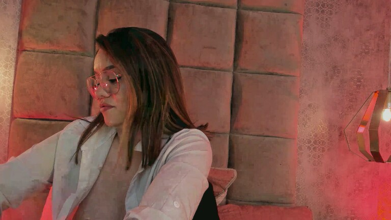 Sky_Junne's Streamate show and profile