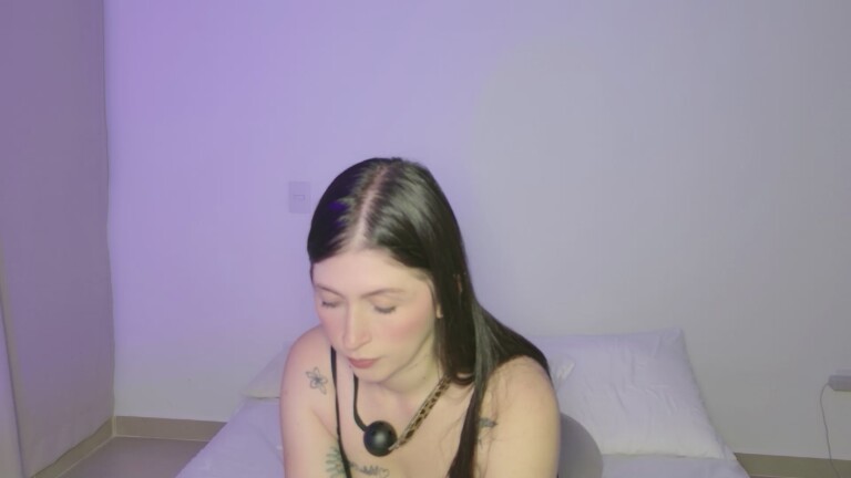 EmmaShaykk's Streamate show and profile