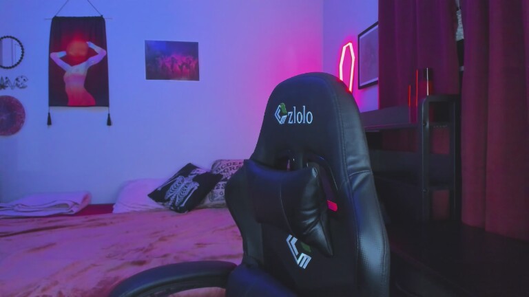 NikkiVill's Streamate show and profile