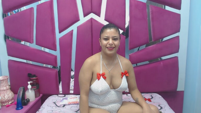 Carolina_Suarez's Streamate show and profile