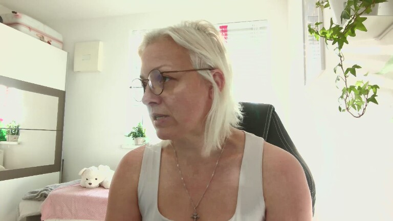 LinsyKim's Streamate show and profile