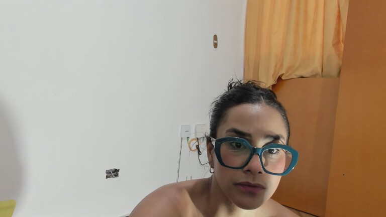 Alisonn_love's Streamate show and profile