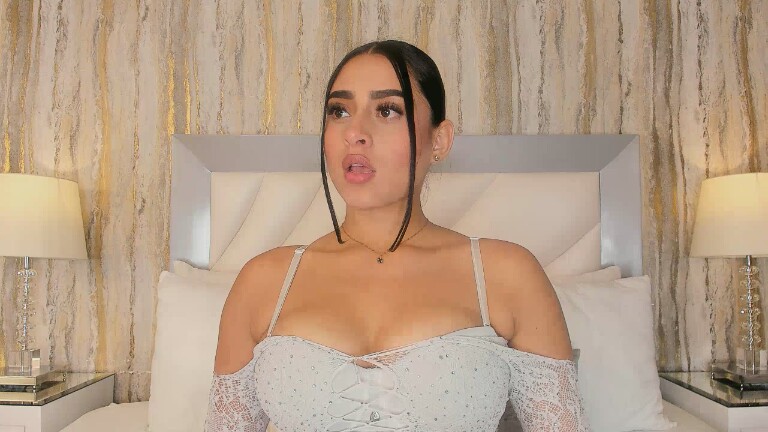 Sara_Hanniston's Streamate show and profile