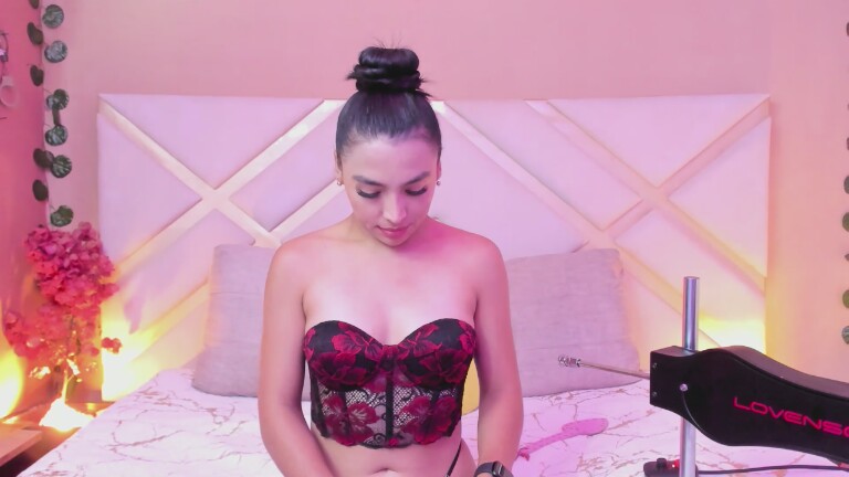 SaraSstonee's Streamate show and profile