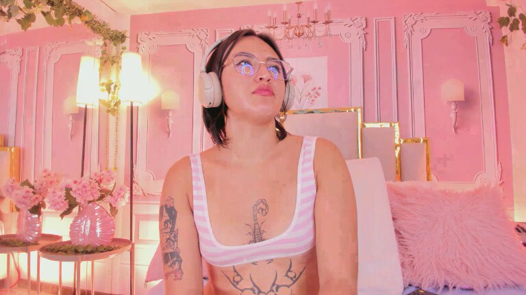 NaraSuarez's Streamate show and profile