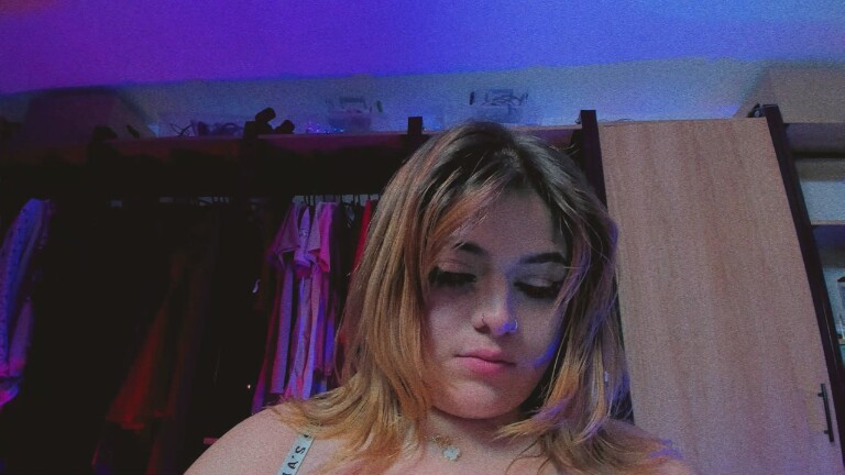 KhloePayton's Streamate show and profile