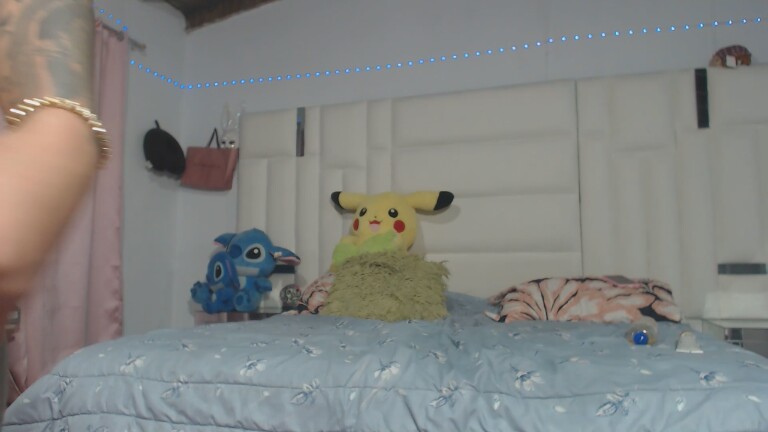 LuU18's Streamate show and profile