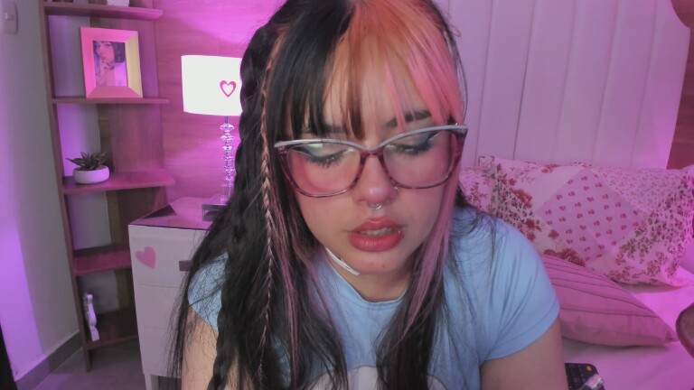 MaddieWaves's Streamate show and profile