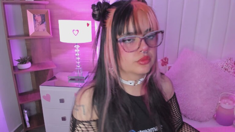 MaddieWaves's Streamate show and profile