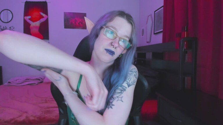 NikkiVill's Streamate show and profile