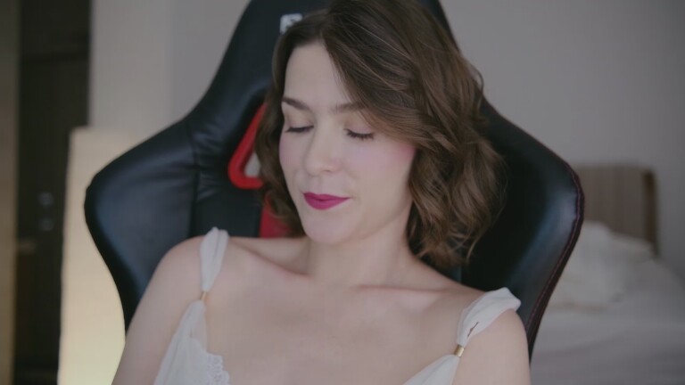 HelloAlice's Streamate show and profile