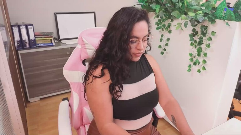 SharaThomas's Streamate show and profile