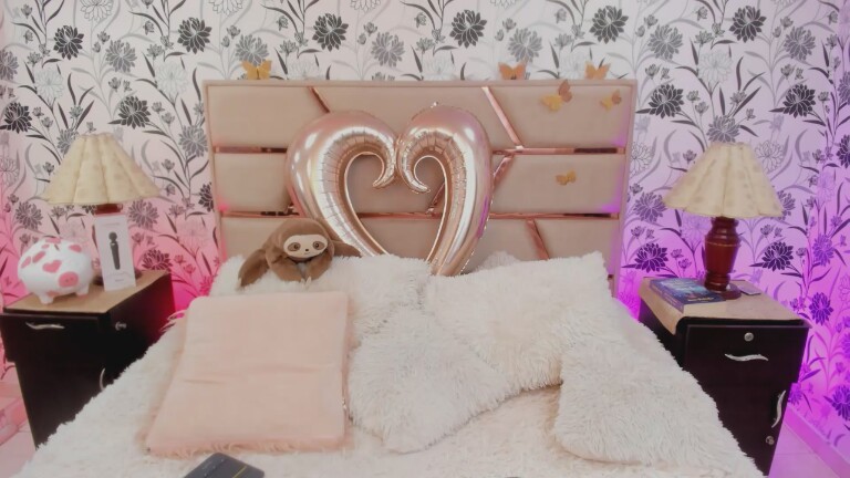 CloeesSuarez's Streamate show and profile