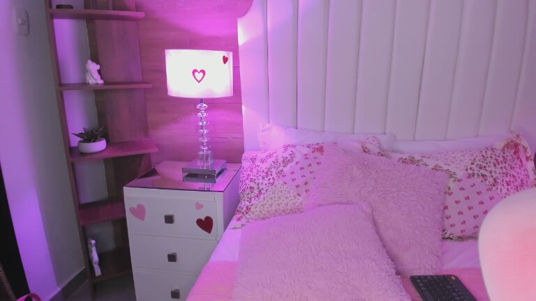 MaddieWaves's Streamate show and profile