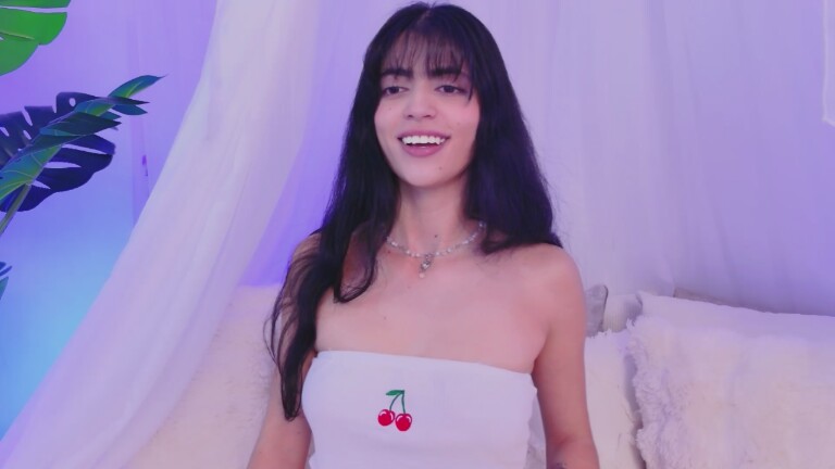 SaraFernandez's Streamate show and profile