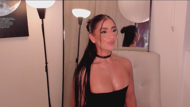 Nina_Cravizz's Streamate show and profile