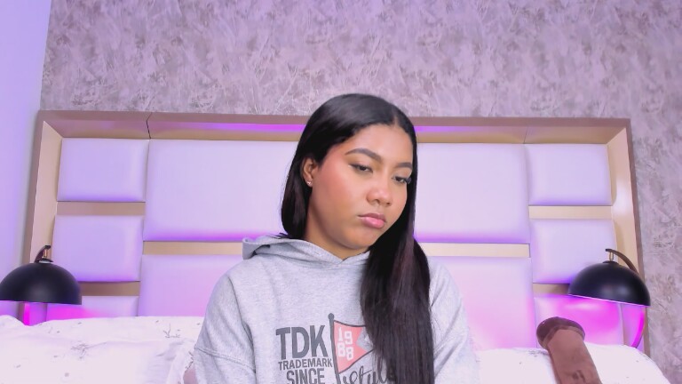 AdaraMillss's Streamate show and profile