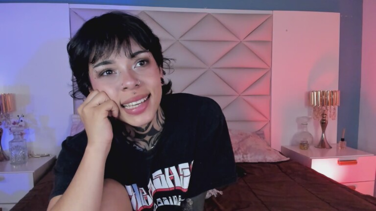 MissTomie19's Streamate show and profile