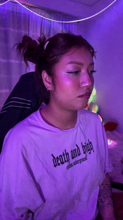 Ameliees's Streamate show and profile