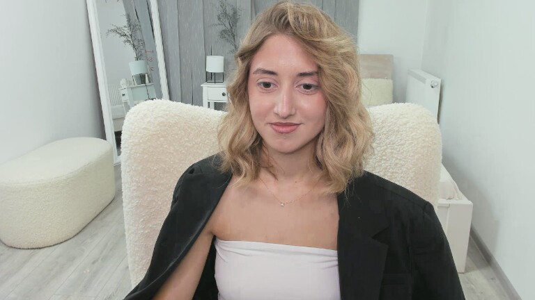 ChloeMatis's Streamate show and profile