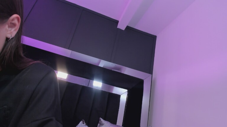 ShainaVaasquez's Streamate show and profile