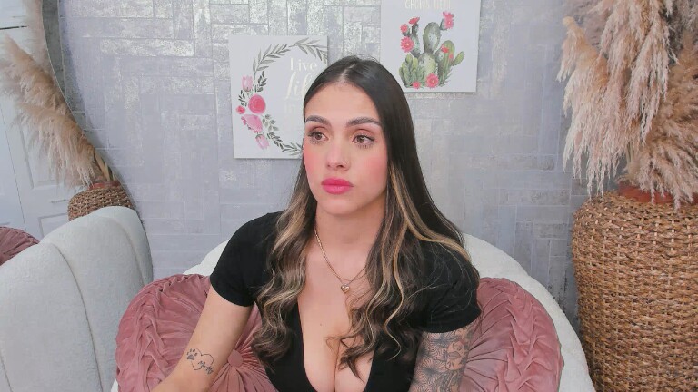 SaraBacker's Streamate show and profile