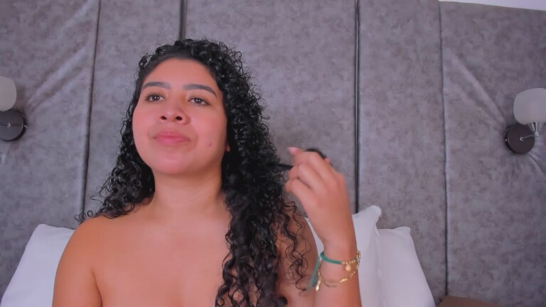 Tharaa24's Streamate show and profile