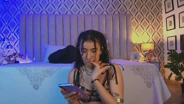 Emma_Lunny's Streamate show and profile