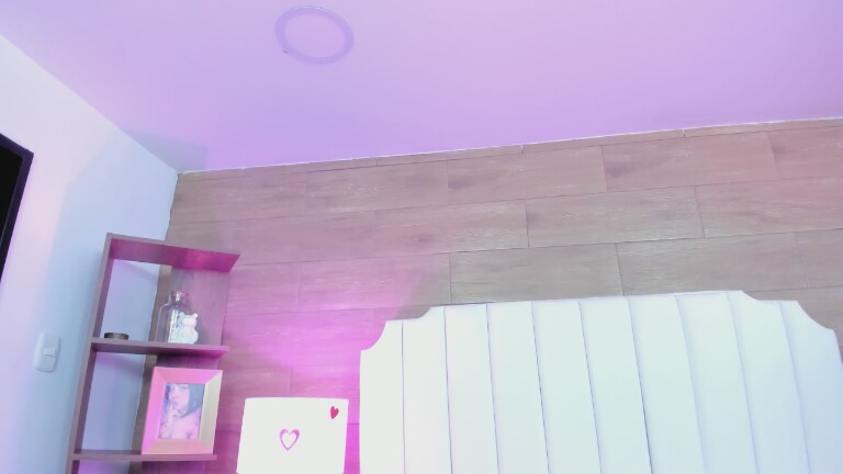 MaddieWaves's Streamate show and profile