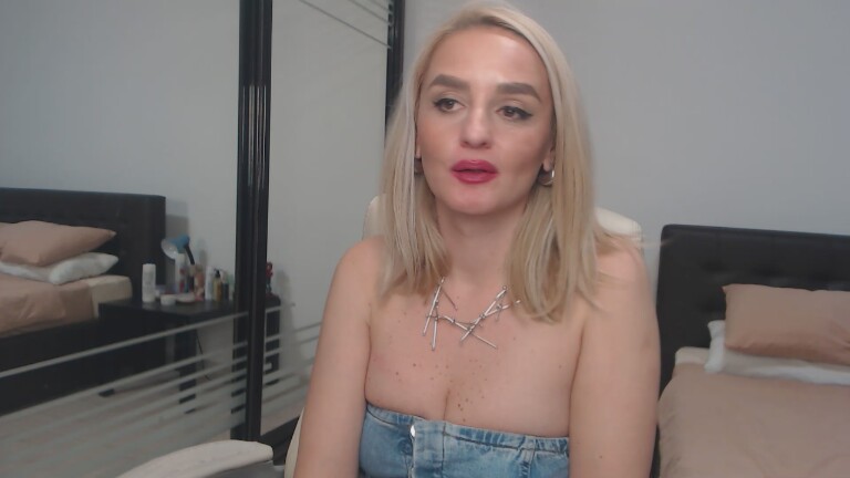 xMEDEEA's Streamate show and profile