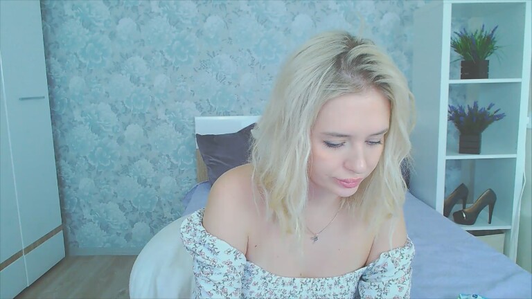 Lindy18's Streamate show and profile