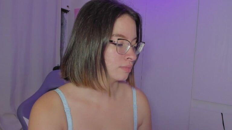 MadeleineMuller's Streamate show and profile