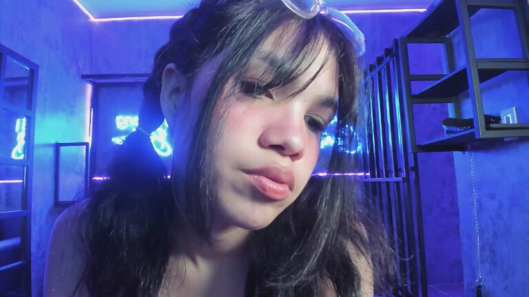 TinyMini's Streamate show and profile