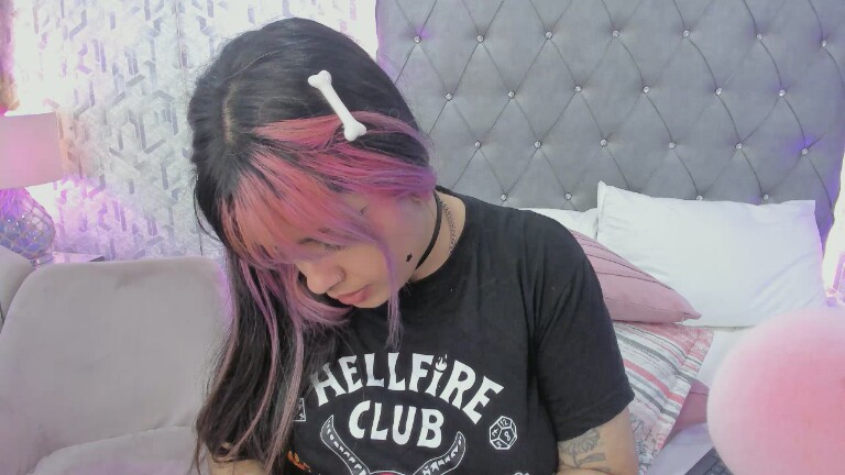 MaddieWaves's Streamate show and profile