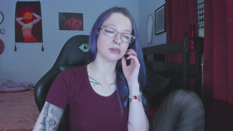 NikkiVill's Streamate show and profile