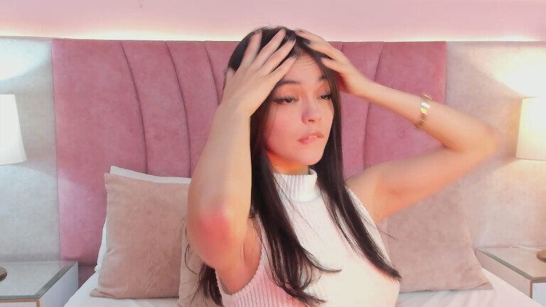 EmmaWeest's Streamate show and profile